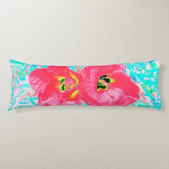 Två Rosy Red Coral Plum Crazy Hibiscus på Aqua Kroppskudde (Framsidan)