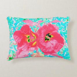 Två Rosy Red Coral Plum Crazy Hibiscus på Aqua Prydnadskudde