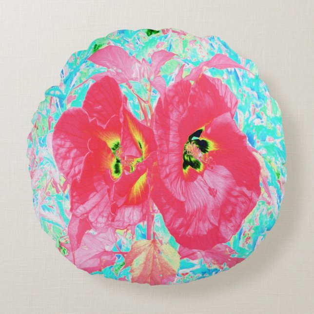Två Rosy Red Coral Plum Crazy Hibiscus på Aqua Rund Kudde (Framsidan)