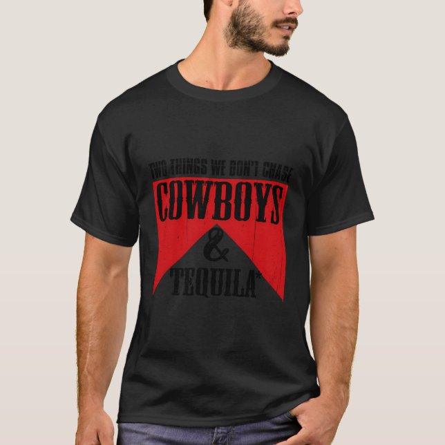 Två Sak vi inte chase Cowboys och Tequila Rode T Shirt (Framsida)