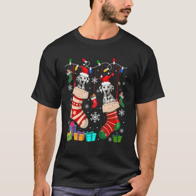 Två Santa Dalmatian Hundar i julsockel Hund O T Shirt (Framsida)