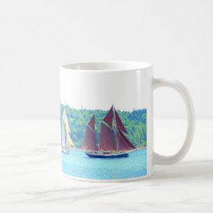 två schooners som seglar muggen kaffemugg