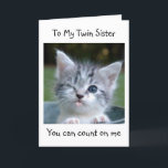 TVÅ SISTER TALAR INTE DIN AGE-GRATTIS PÅ FÖDELSEDA KORT<br><div class="desc">TWIN SISTER-WON SKA INTE TALA OM FÖR DIN AGE-GRATTIS PÅ FÖDELSEDAGEN (TVÅ HUMOR WINKING KATTUNGE STIL)</div>