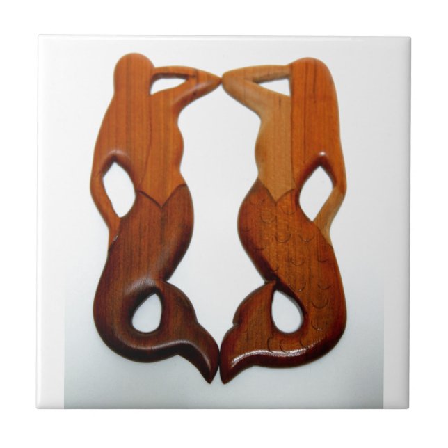 två sjöjungfruar av karvat trä kakelplatta (Framsidan)