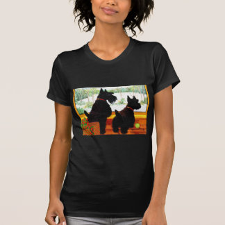 Två skotska Hundar väntar på Jultomten T-shirt