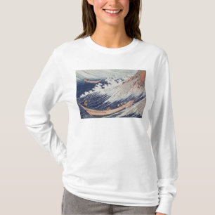Två små fiskebåtar på havet t-shirt