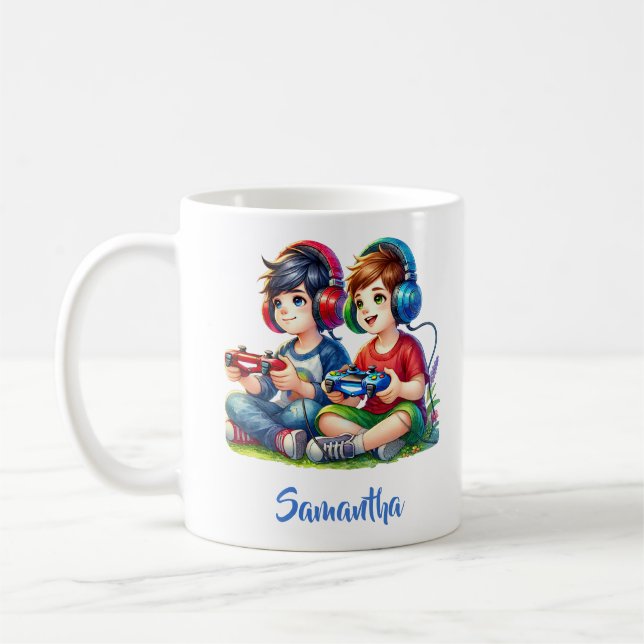 Två små pojkar som spelar TV-spel hörlurar Kaffemugg (Vänster)