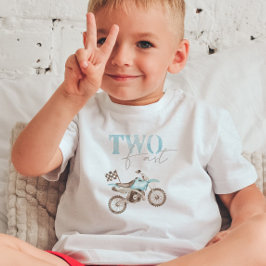 TVÅ snabb ljusblå dirtcykel Födelsedags T-shirt