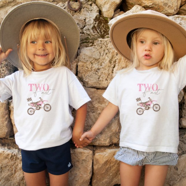 TVÅ snabb rosa dirt bike födelsedag t-shirt (Skapare uppladdad)