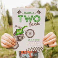 Två snabba gröna Dirt Bike-inbjudan