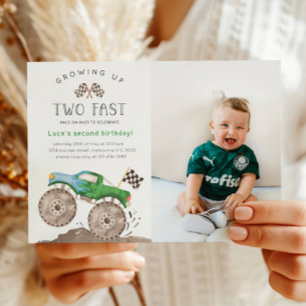Två snabba gröna monstertruck födelsedagsfoto inbjudningar
