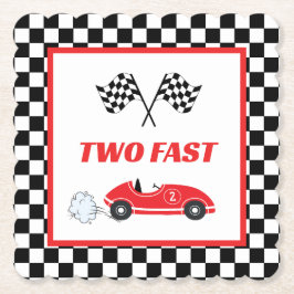 Två snabba röda bilnöjespojkens födelsedag i tävli underlägg papper