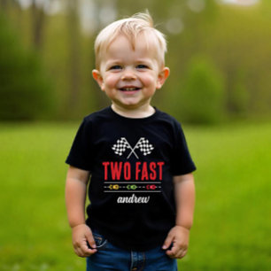 Två Snabba Svarta Tävlingsbil T Shirt