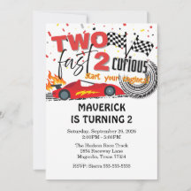 Två snabba Tävling-bilars rödfödelsedag