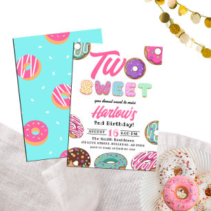 Två söta Donut Girl's 2nd Birthday Inbjudningar