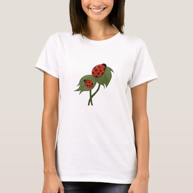 Två söta ladybuggar på en växt t shirt (Framsida)