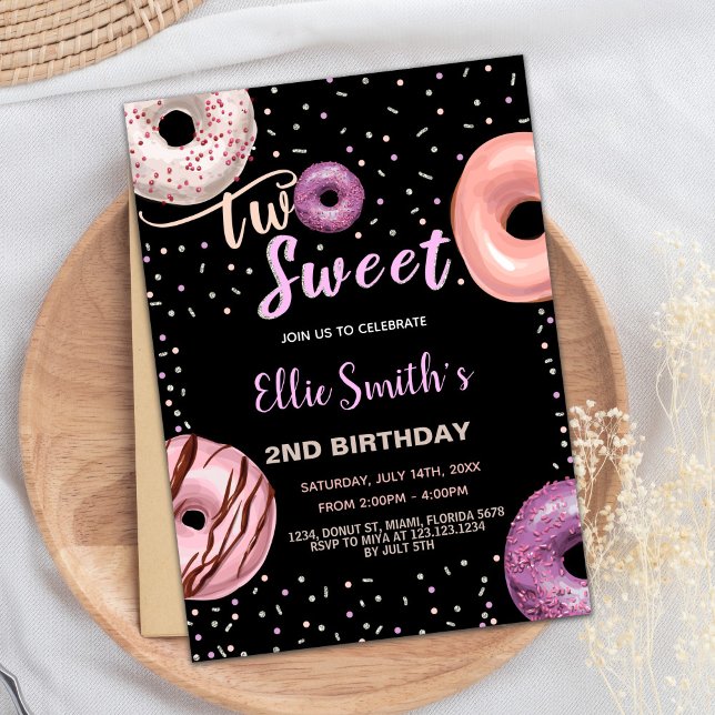 Två söta svarta Rosor på födelsedagsinbjudningar Inbjudningar (Two Sweet Black Pink Donut Birthday Invitations)