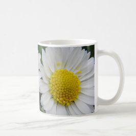 Två söta, vita daisy kaffemugg