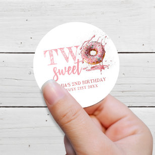 Två sötade Rosa Donut Girl 2:a födelsedagen Runt Klistermärke