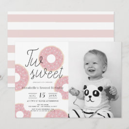 Två sötade Rosa Donut Girl Photo 2nd Birthday Inbjudningar