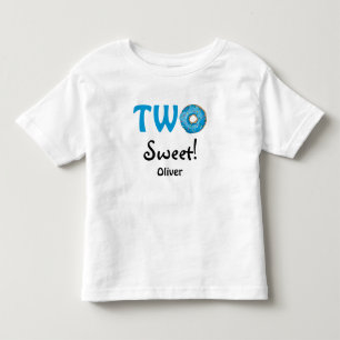 Två sötsaker med blå åsna t shirt