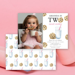 Två sötsaker och Mjölk Girl First Birthday Inbjudningar