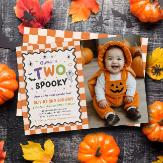 Två spöklika Halloween-spöken 2-års födelsedagsfot Inbjudningar