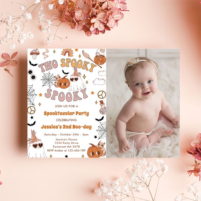 Två Spooky Groovy Halloween Cute Birthday Photo Inbjudningar (Skapare uppladdad)