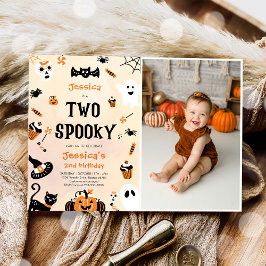 Två Spooky Halloween Cute Ghost Birthday Photo Inbjudningar