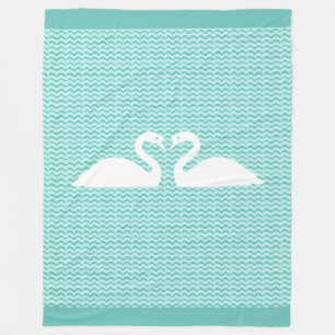 Två Svanar och Vågigt Mönster Fleecefilt