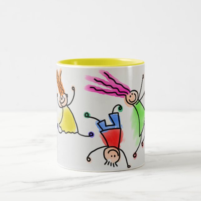 Två tonade mugg med tecknadens barndesign. (Center)