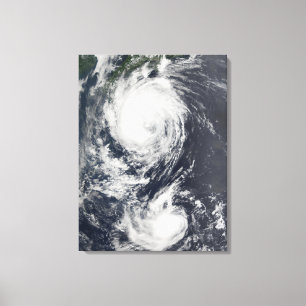 Två Typhoonsystem som att närma sig fjärran ös Canvastryck