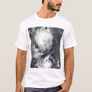 Två Typhoonsystem som att närma sig fjärran ös T Shirt