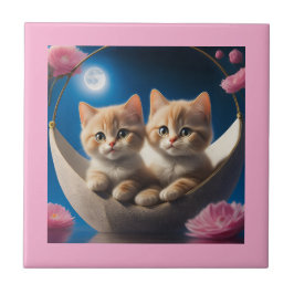Två unga kattungar i Basket med Rosa ros Kakelplatta