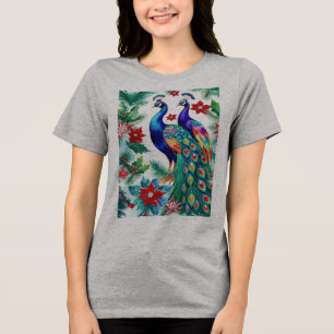 Två vackra julpeacockar med Poinsettias T Shirt