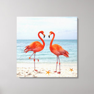 Två Vibrant Rosa Flamingos på Beach Canvas