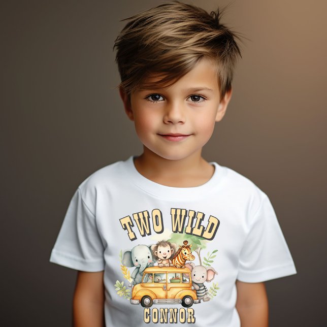 Två vilda pojkars födelsedagssafari-djur t shirt (Skapare uppladdad)