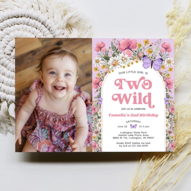 Två Vilder Butterfly Wildblomma 2:a födelsedagsfot Inbjudningar (Two Wild Butterfly Wildflower 2nd Birthday Photo Invitation)