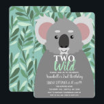 Två Vilder Cute Koala Kids andra födelsedag Inbjudningar<br><div class="desc">Gratulerar till din älskings speciella dag med denna två Vilder Cute Koala Kids andra födelsedag. Du kan anpassa detta ytterligare genom att klicka på knappen "PERSONALIZE". Matcha artiklar i vår butik för ett helt tema i party. Kontakta oss på ThePaperieGarden@gmail.com för ytterligare frågor.</div>