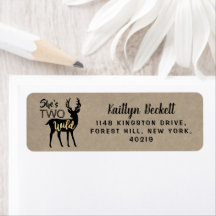 Två Vilder Girls Woodland Hjort 2:a födelsedagen