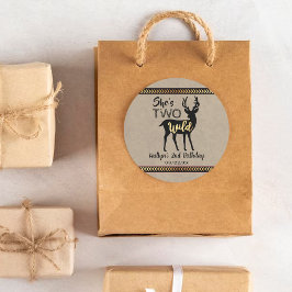 Två Vilder Girls Woodland Hjort 2:a födelsedagen Runt Klistermärke