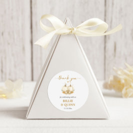 Två vita små pumpaför tvåbarns baby shower runt klistermärke