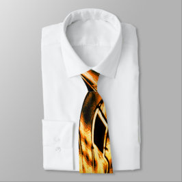 Tvajad med en ljusskugga av korall till guldfärgad slips