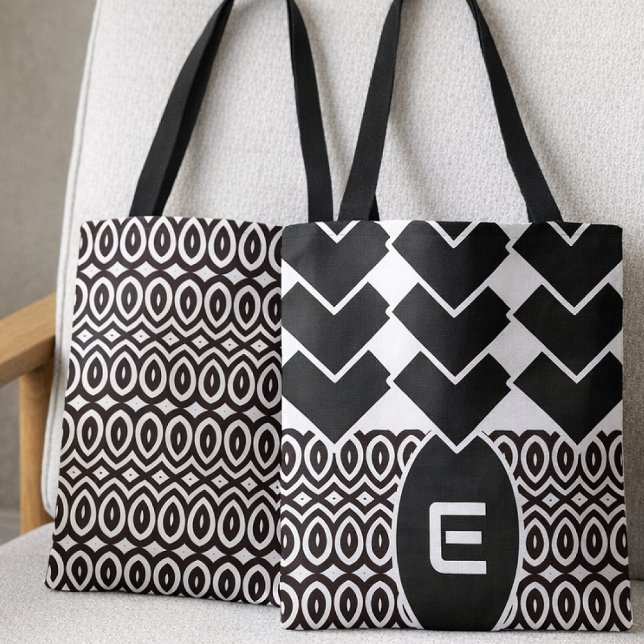 Tvåtons Chevron Och Tårdråpeform Tygkasse (Chevron chic with your initial. Tote magic. Two sided for extra flair.)
