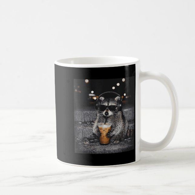 Tvättbjörn dricker iskaffe rolig djur meme män kaffemugg (Höger)