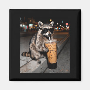 Tvättbjörn dricker iskaffe rolig djur meme män magnet