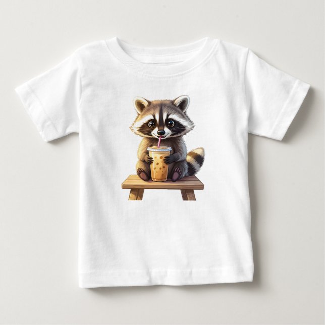 Tvättbjörn dricker iskaffe t shirt (Framsida)