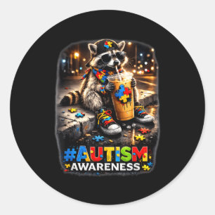 Tvättbjörn som dricker iskaffe autismmedvetande runt klistermärke
