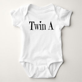 Tvilling- barnkläder - koppla samman en vit i ett t shirt