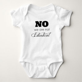 Tvilling- inga babygåvaidéer "är vi inte Identical Tee
